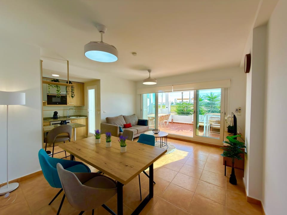 Kitchen or kitchenette, Living room, Seating area, Dining area, oven, pet friendly