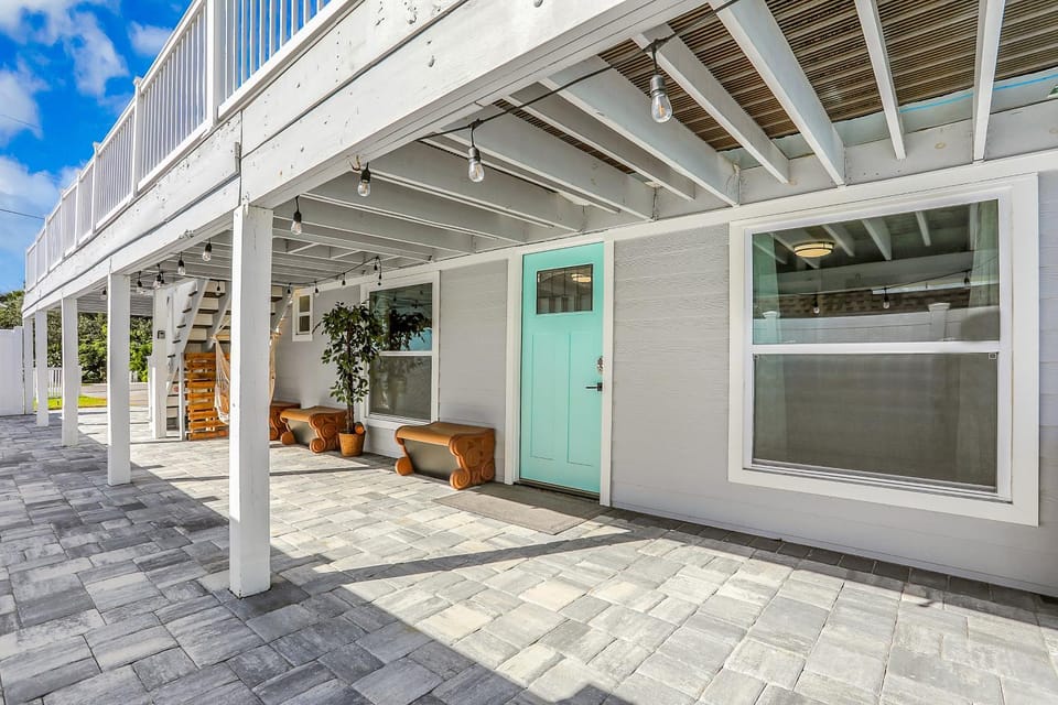 Facade/entrance, Day