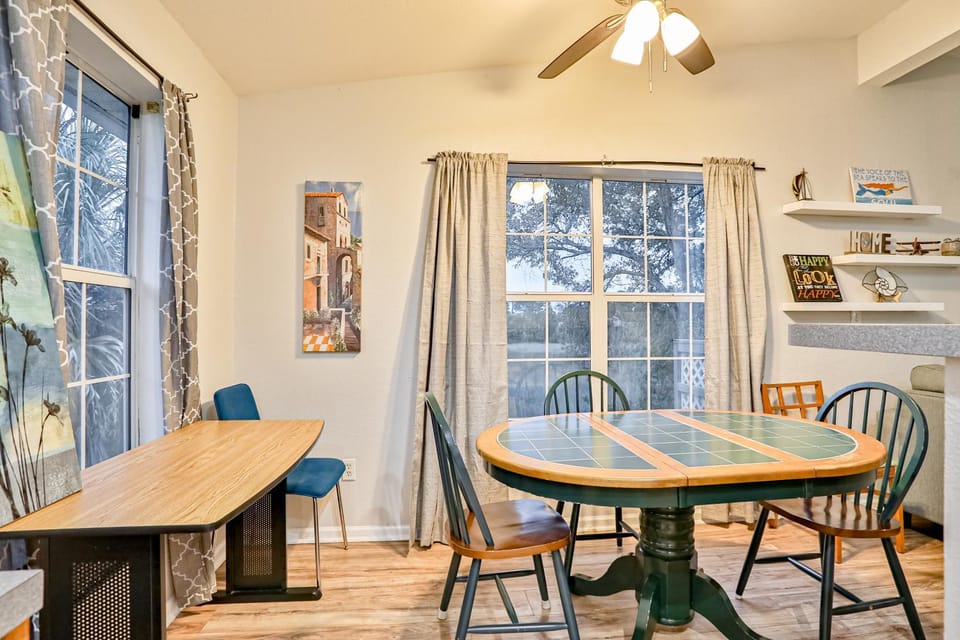 Seating area, Dining area