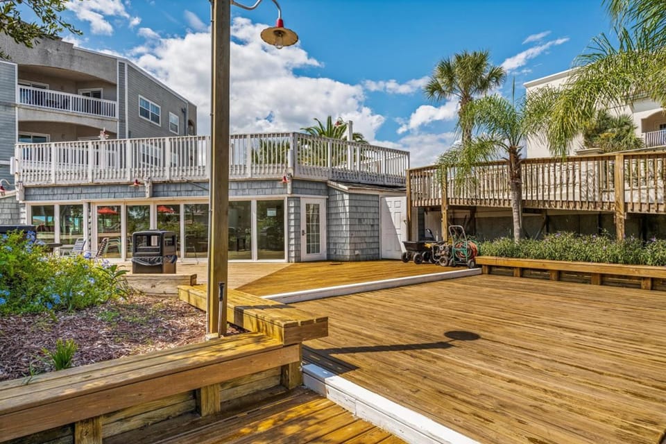 Property building, Spring, Day