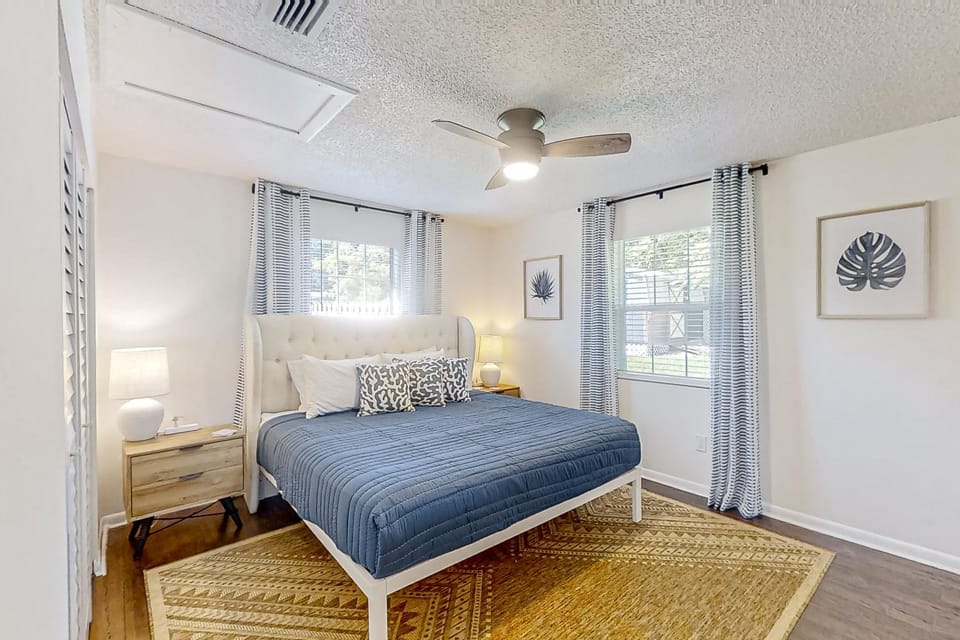 Bed, Photo of the whole room, Bedroom