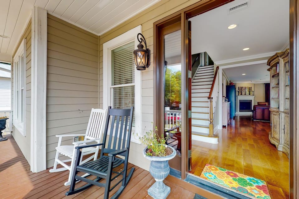 Patio, Facade/entrance, Balcony/Terrace, Seating area