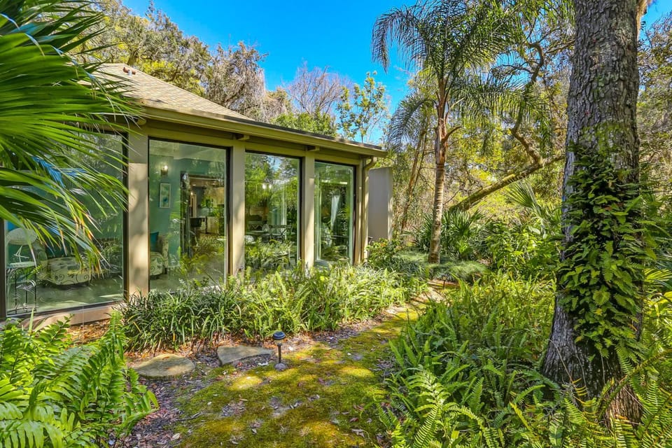 Facade/entrance, Day, Garden