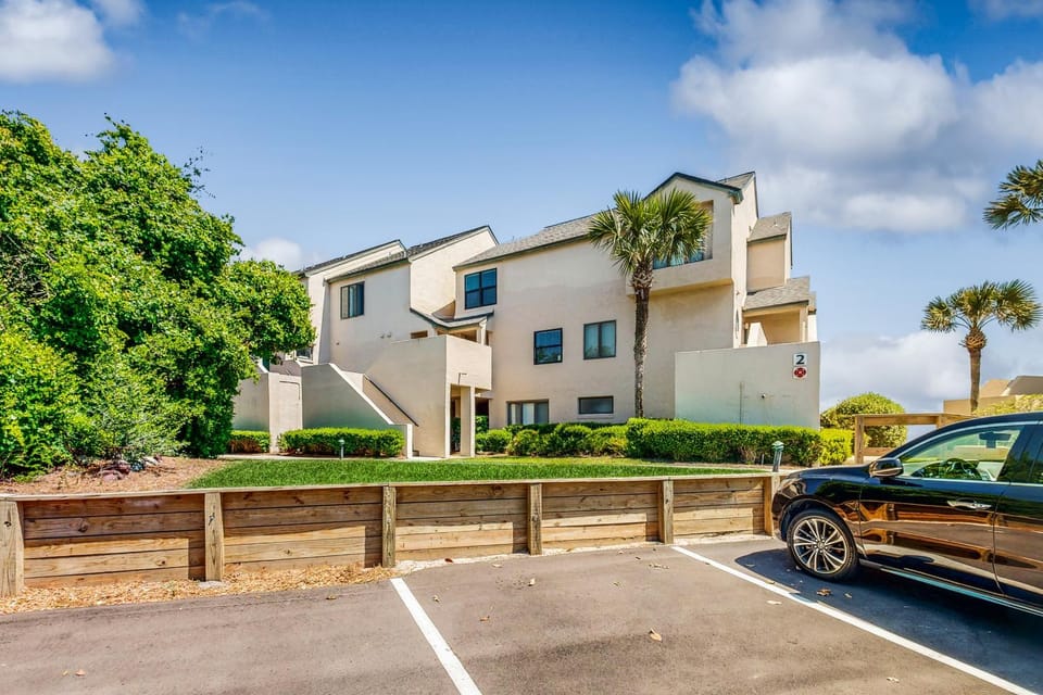 Property building, Day, Parking
