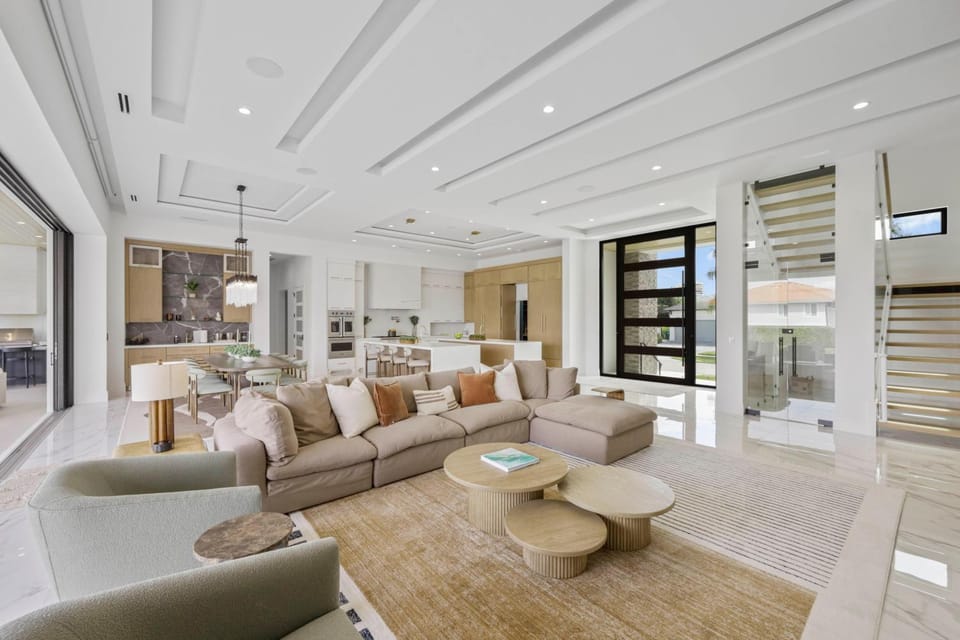 Ostentatious home short walk to beach, food and fun House in Marco Island