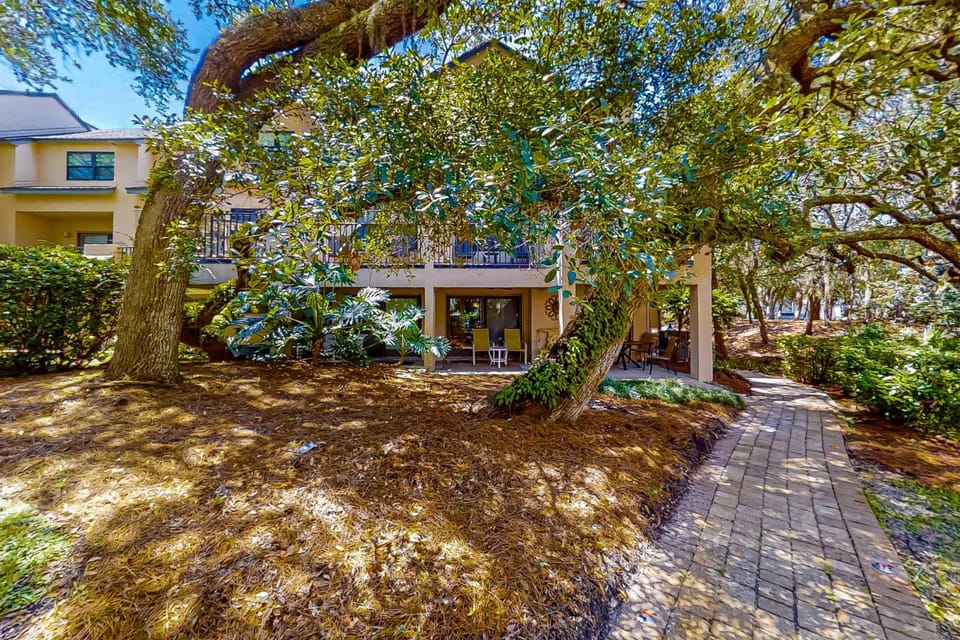 Property building, Day, Natural landscape, Other