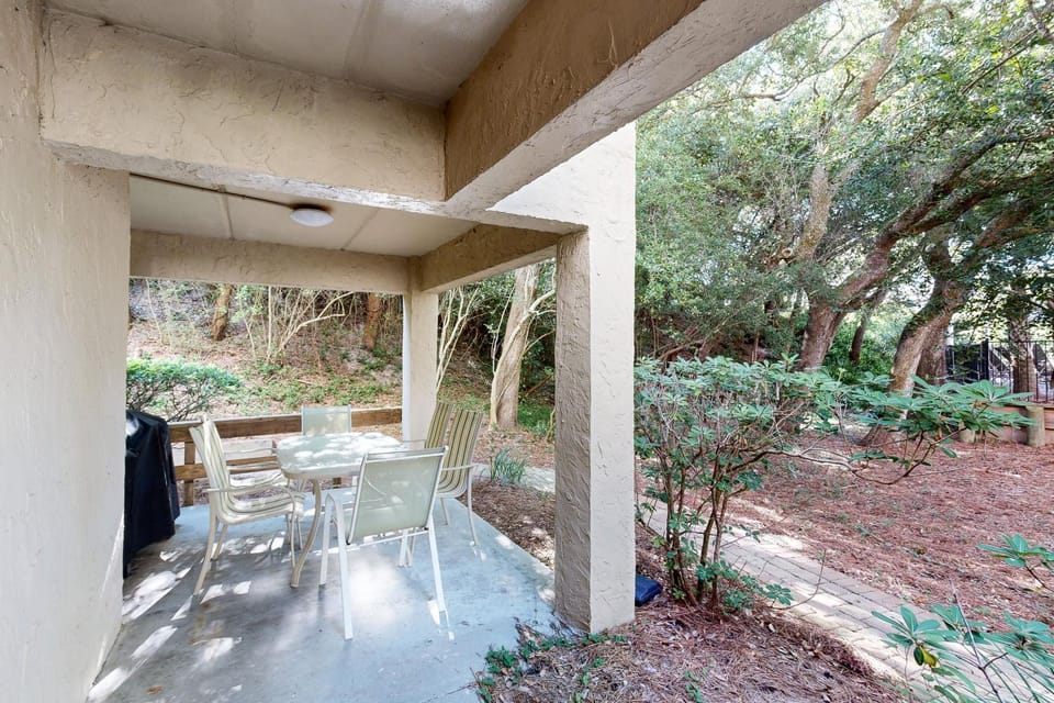 Facade/entrance, Balcony/Terrace, Dining area