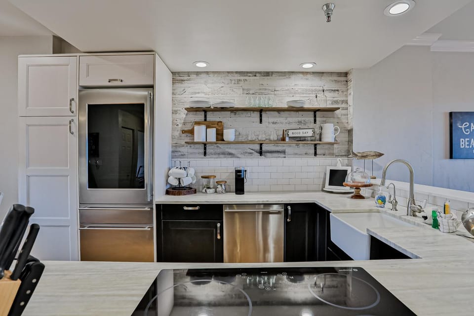 Coffee/tea facilities, Kitchen or kitchenette, oven, stove, kitchen