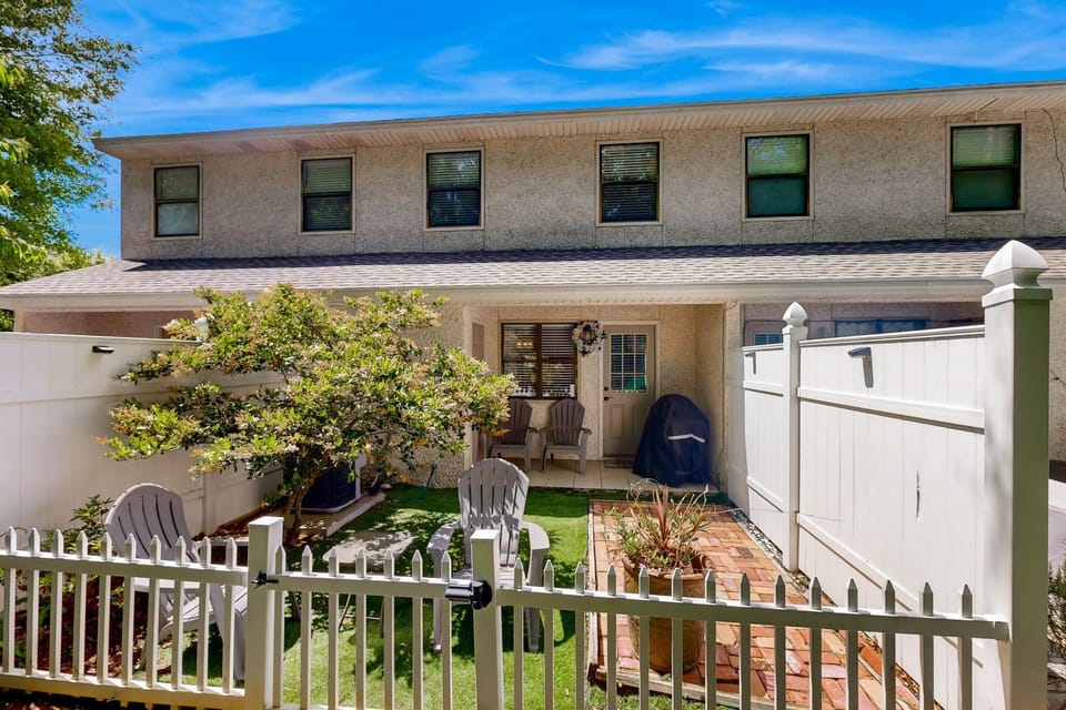 Property building, Patio, Day