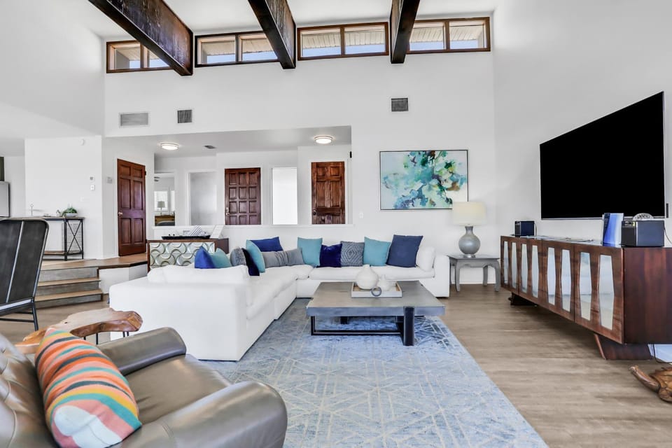 TV and multimedia, Living room, Seating area