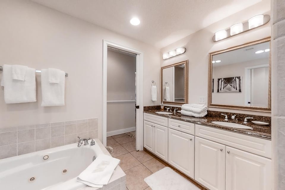 Bathroom, Bath, towels