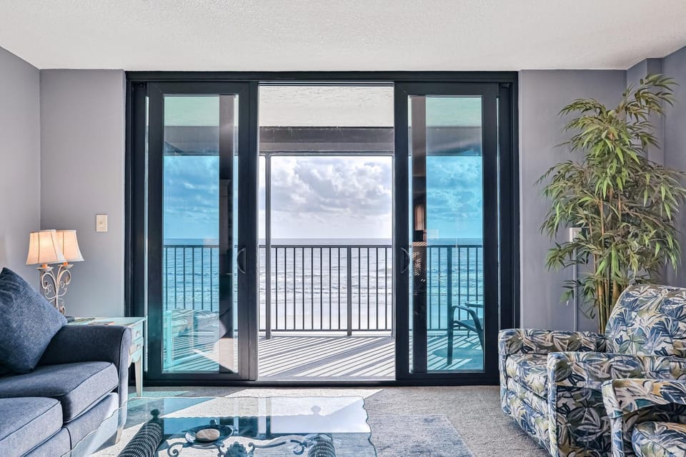 Balcony/Terrace, Living room, Seating area, Sea view