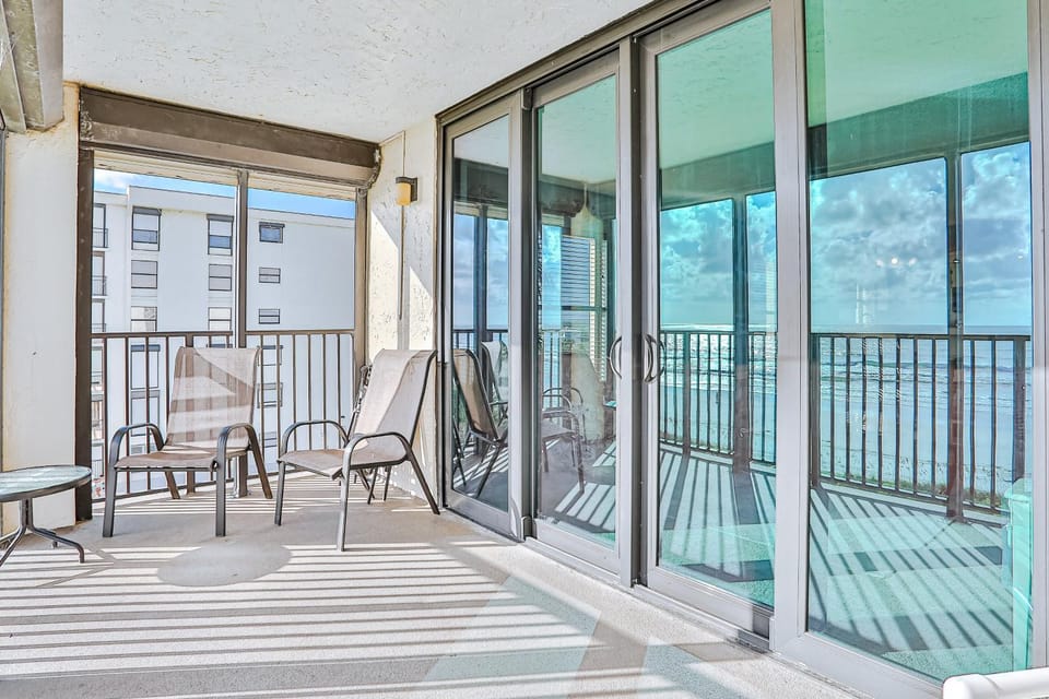 Facade/entrance, Day, Balcony/Terrace