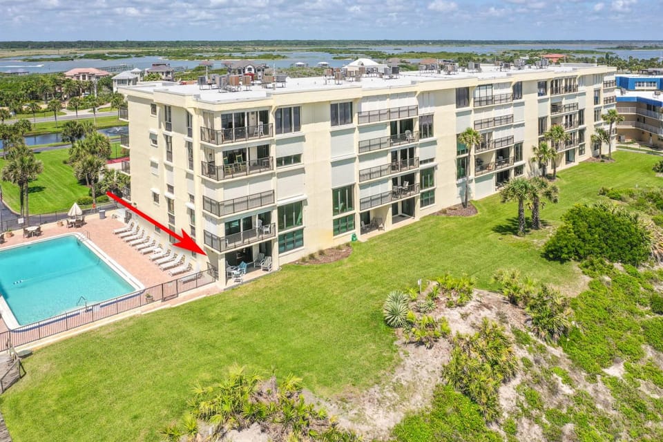 Property building, Day, Bird's eye view, Pool view, Swimming pool, sunbed