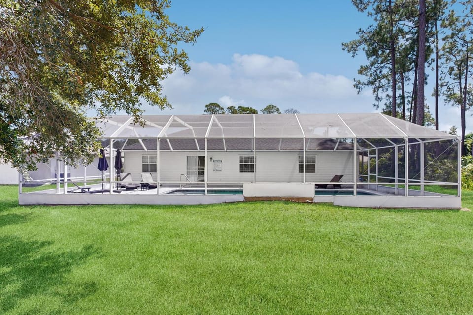 Property building, Day, Pool view, sunbed