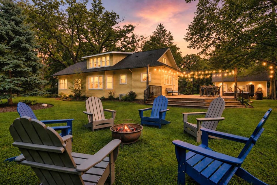 Sunny Side Cottage - Hot Tub - Fire Pit- Family Friendly House in Saugatuck