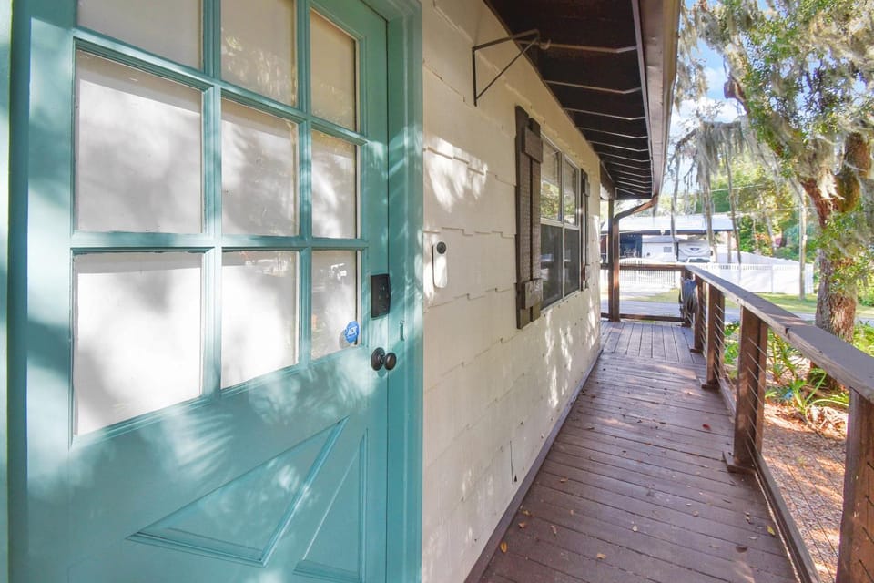 Facade/entrance, Day