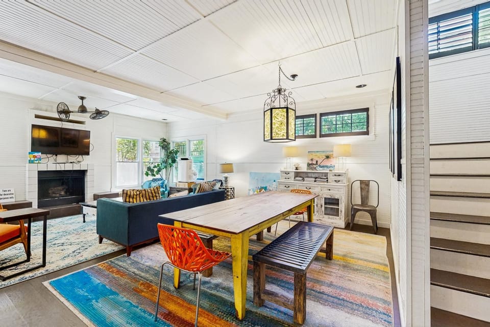 Living room, Seating area, Dining area