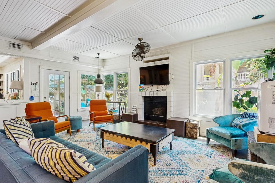 TV and multimedia, Living room, Seating area
