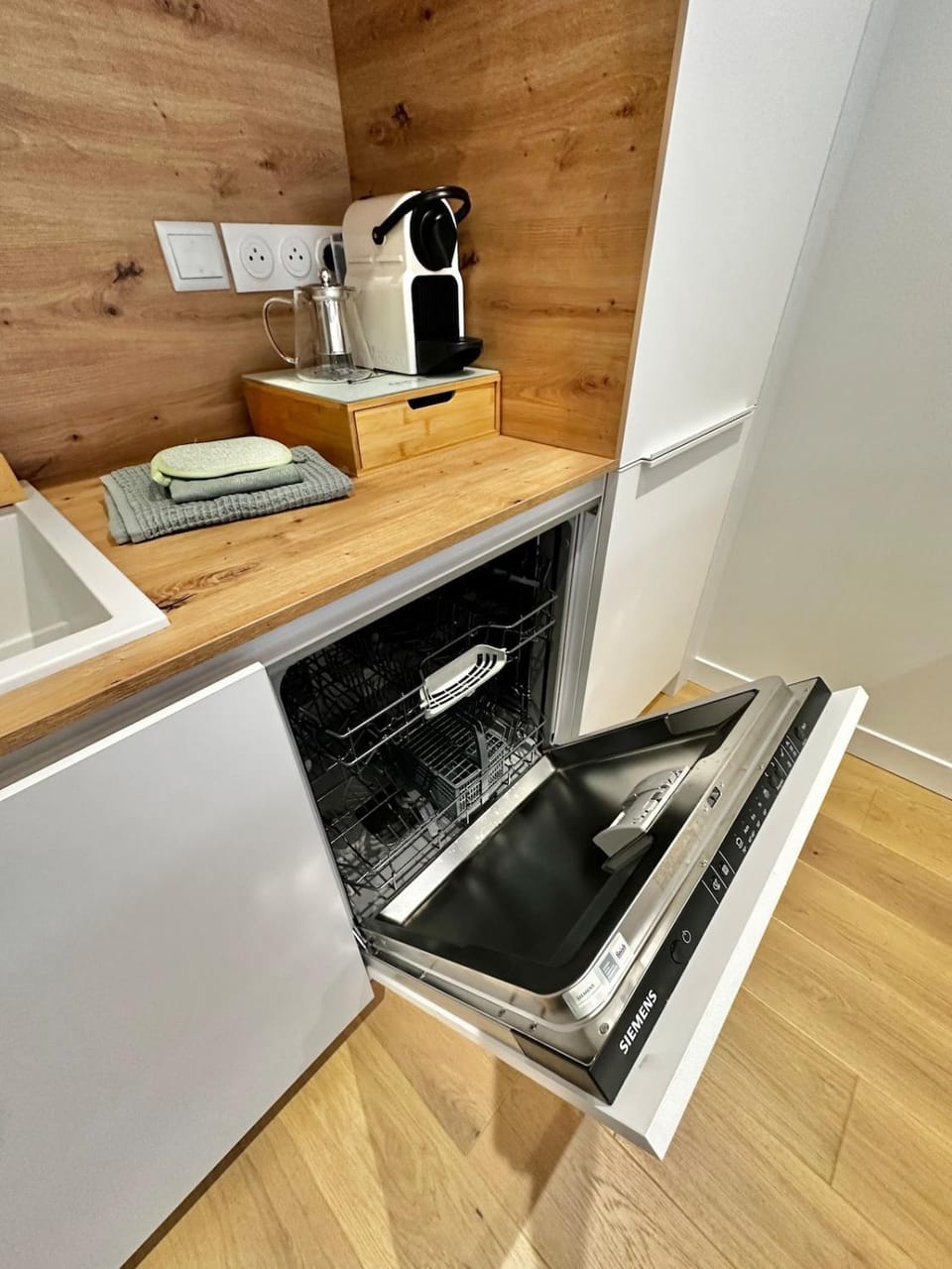 Coffee/tea facilities, Kitchen or kitchenette, dishwasher