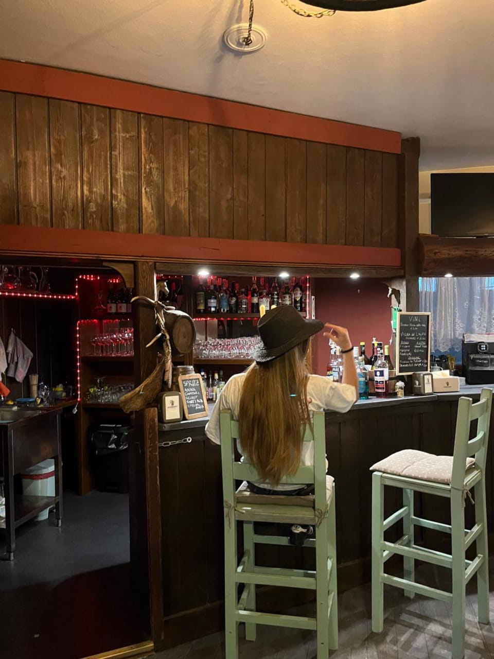 Restaurant/places to eat, Lounge or bar