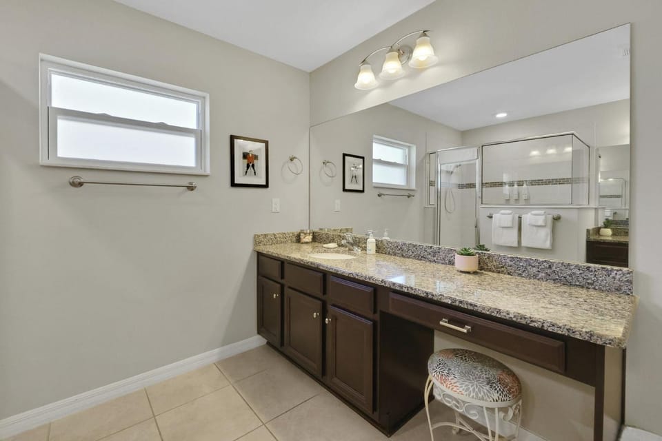 Kitchen or kitchenette, kitchen