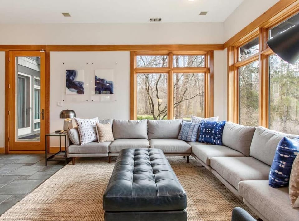 Beautiful Lakescape-4 BR Home with Heated Pool & Rec Space-Family Friendly House in Saugatuck