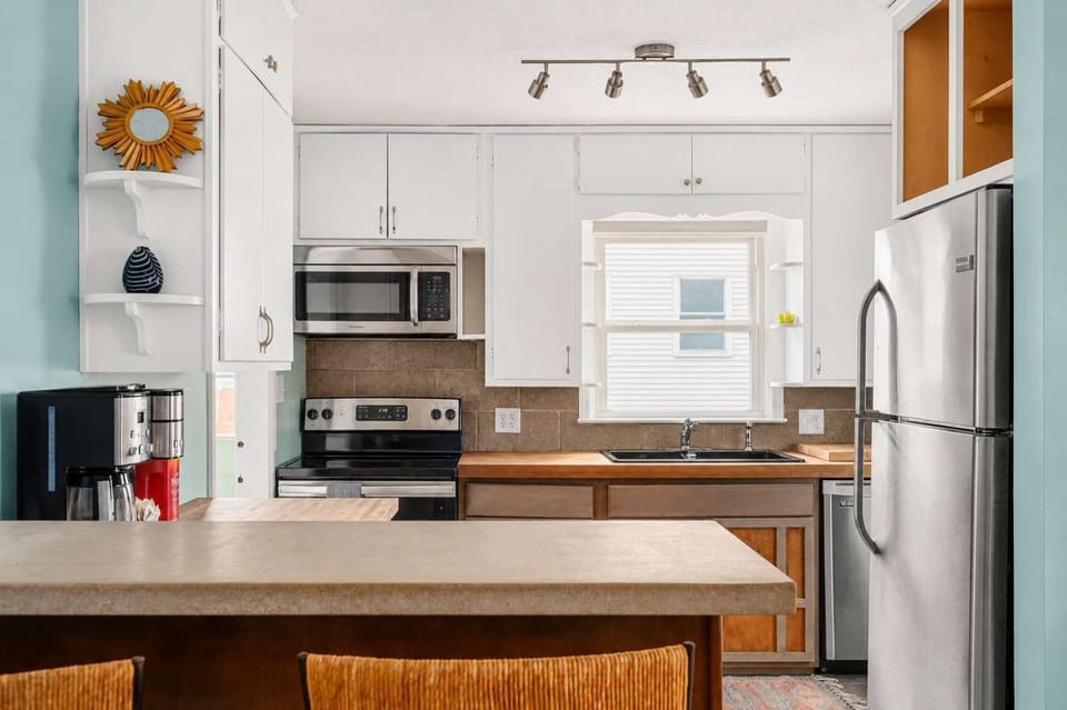 Northside Cottage - Perfect Indy Location-Family Friendly House in Indianapolis