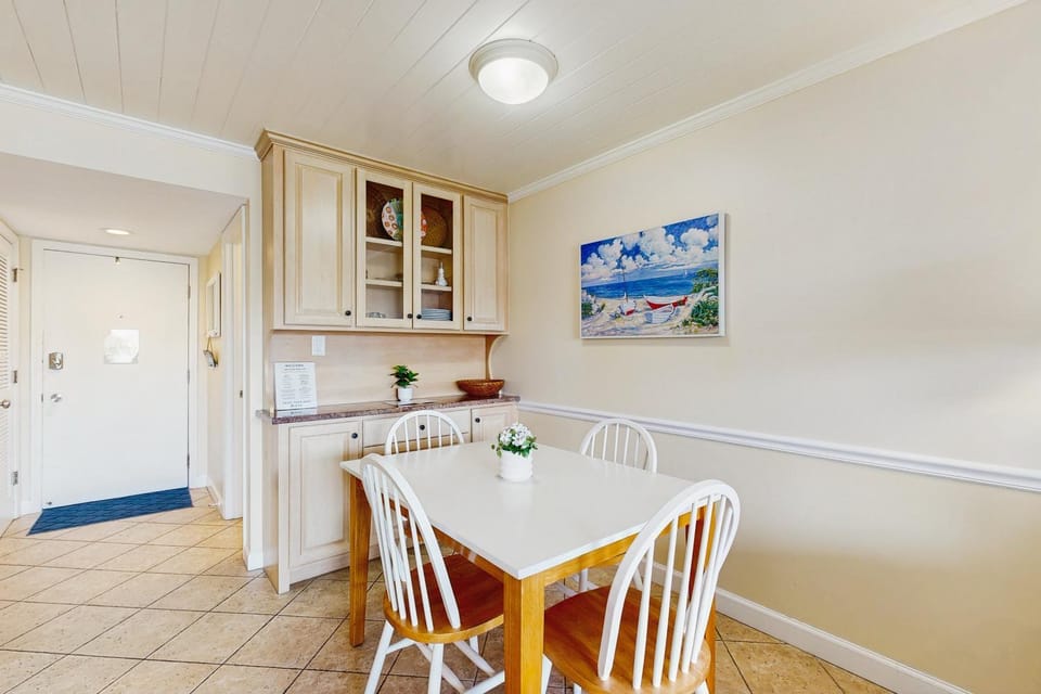 Seating area, Dining area