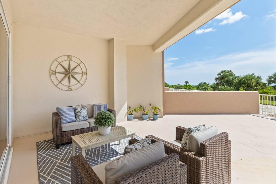 Patio, Day, Balcony/Terrace, Seating area