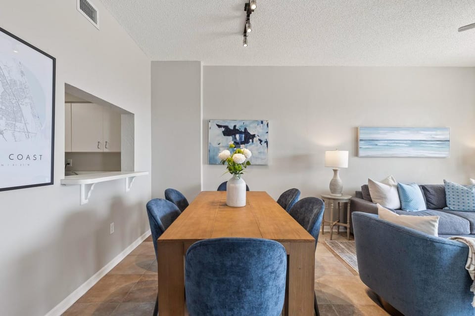 Seating area, Dining area