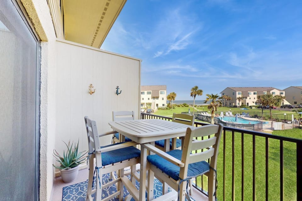 View (from property/room), Balcony/Terrace, Seating area