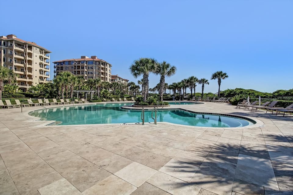Property building, Day, Natural landscape, Pool view, Swimming pool, sunbed