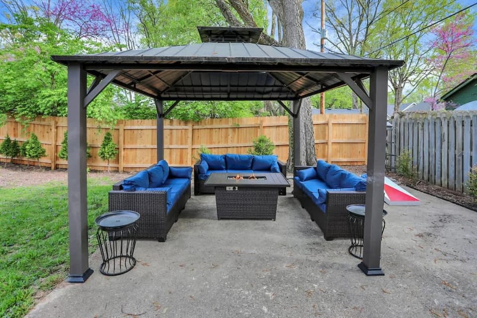 Broad Ripple Falcon Crestview Bungalow-Family Friendly House in Broad Ripple
