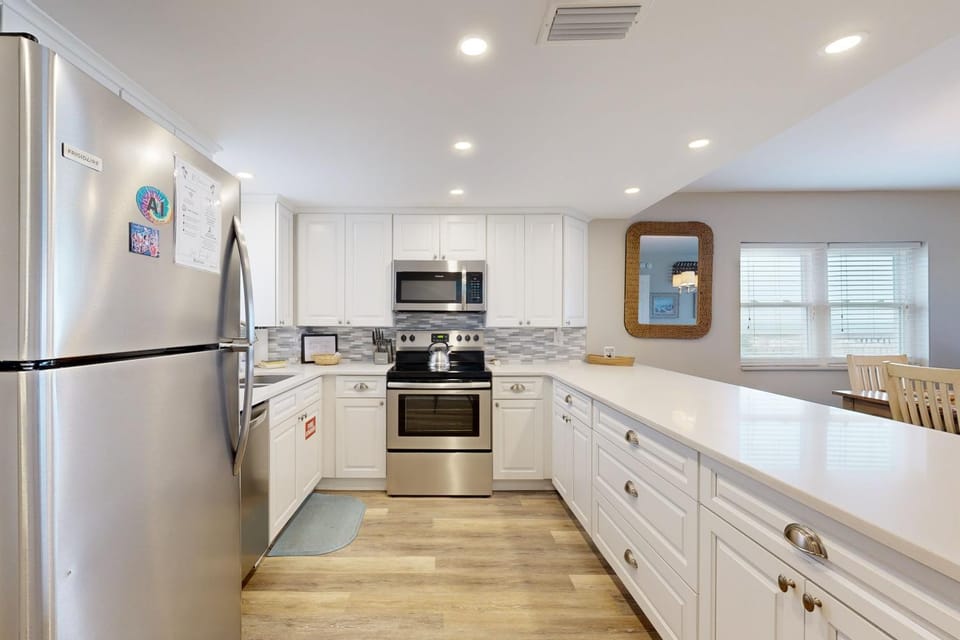 Kitchen or kitchenette, Dining area, dishwasher, oven, stove, toaster, kitchen
