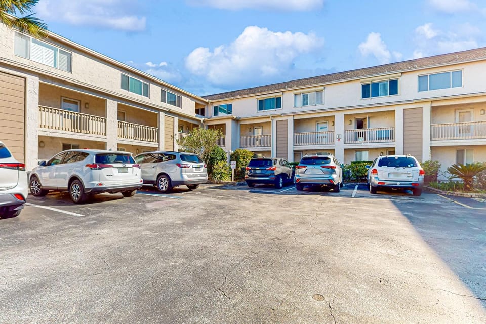 Property building, Day, Parking