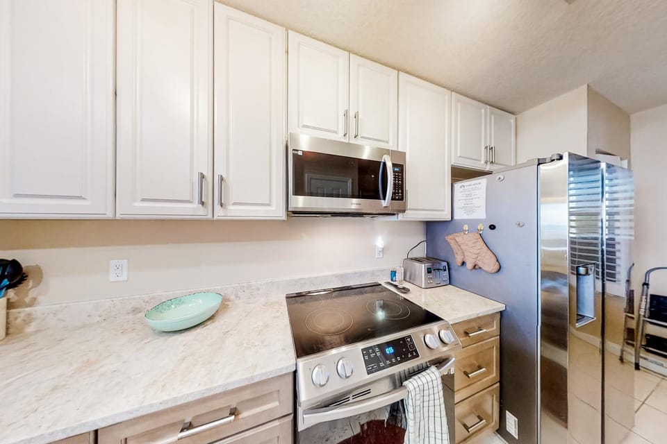 Coffee/tea facilities, Kitchen or kitchenette, dishwasher, oven, kitchen