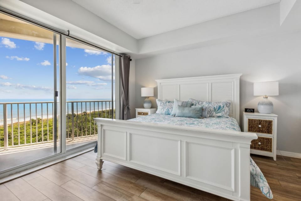 Bed, Bedroom, Sea view
