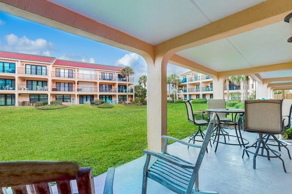 Property building, Day, View (from property/room), Balcony/Terrace, Seating area