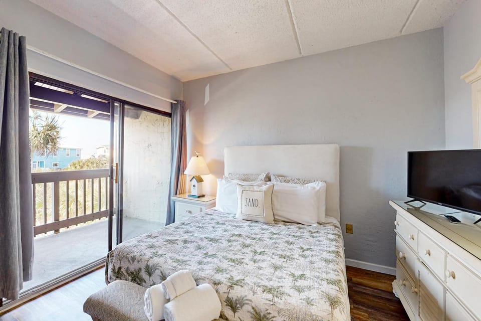 Bed, TV and multimedia, Balcony/Terrace, Bedroom