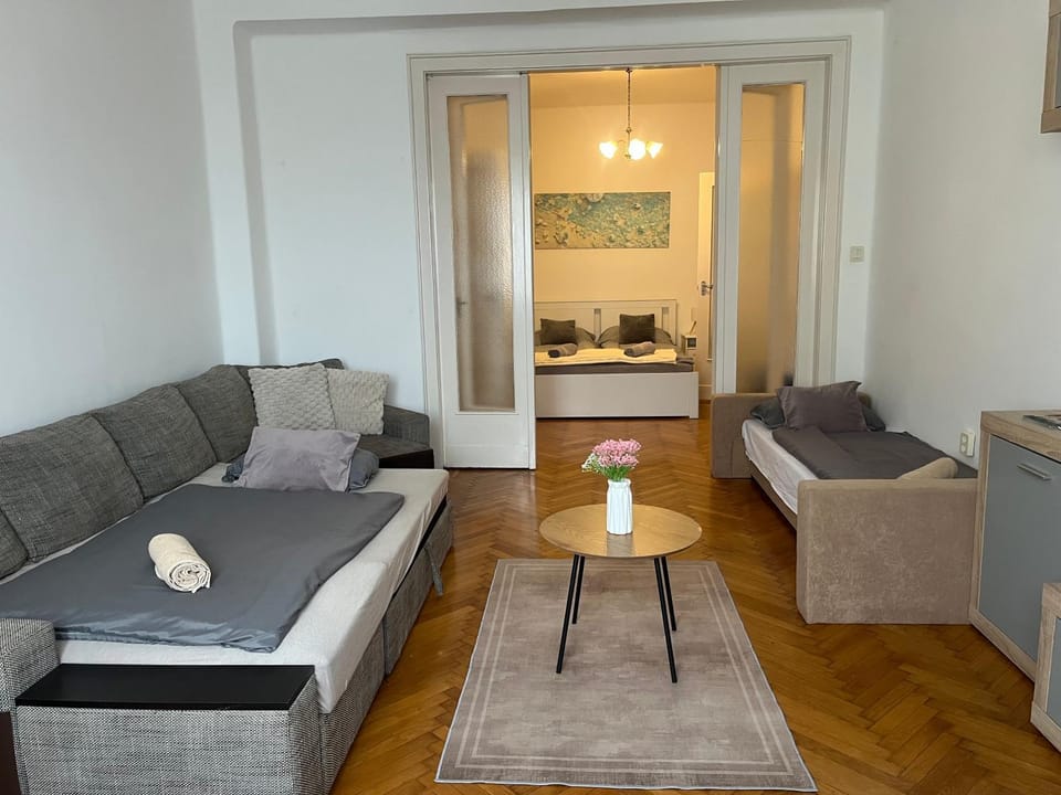 Bed, Living room