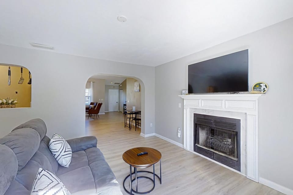 TV and multimedia, Living room, Seating area