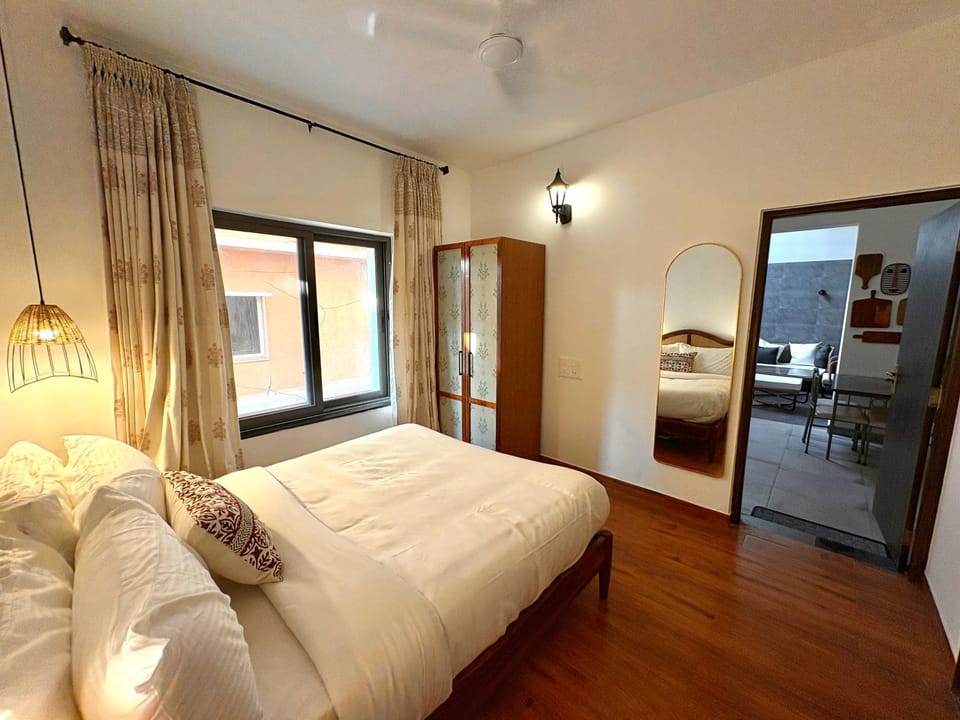 Bed, Photo of the whole room, Bedroom, wardrobe