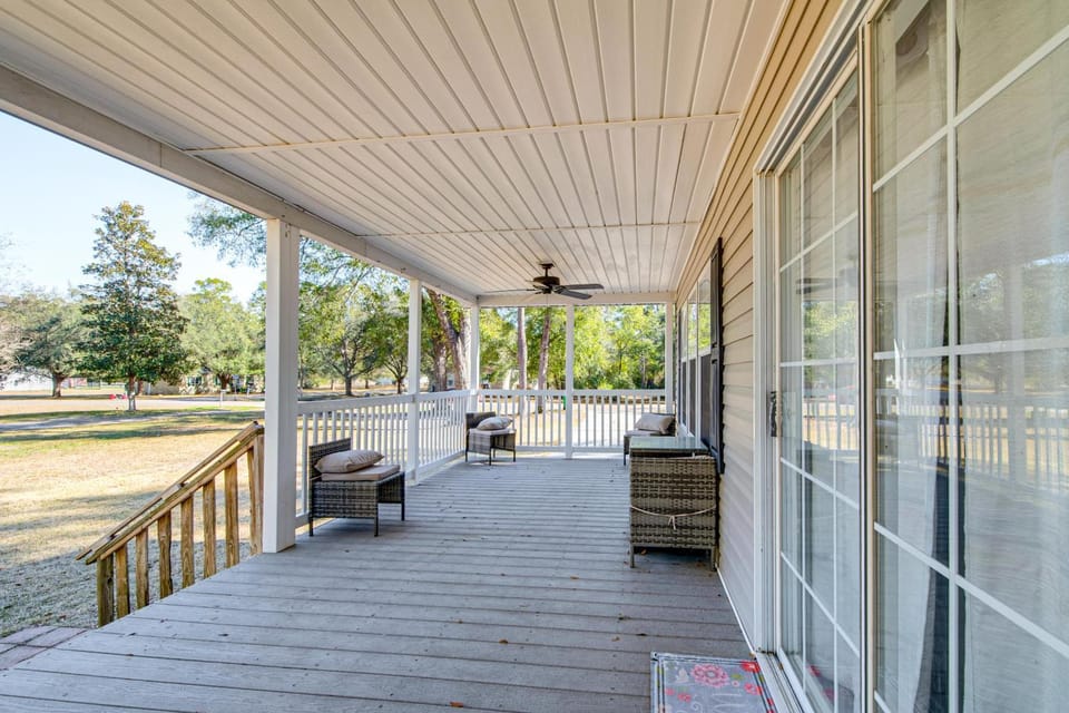 Paddle, Swim & More! Charming Home in High Springs House in Florida