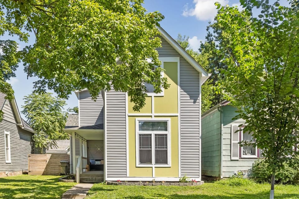 Chic 3BR Home with Fire Pit-Private Yard-Family Friendly House in Indianapolis