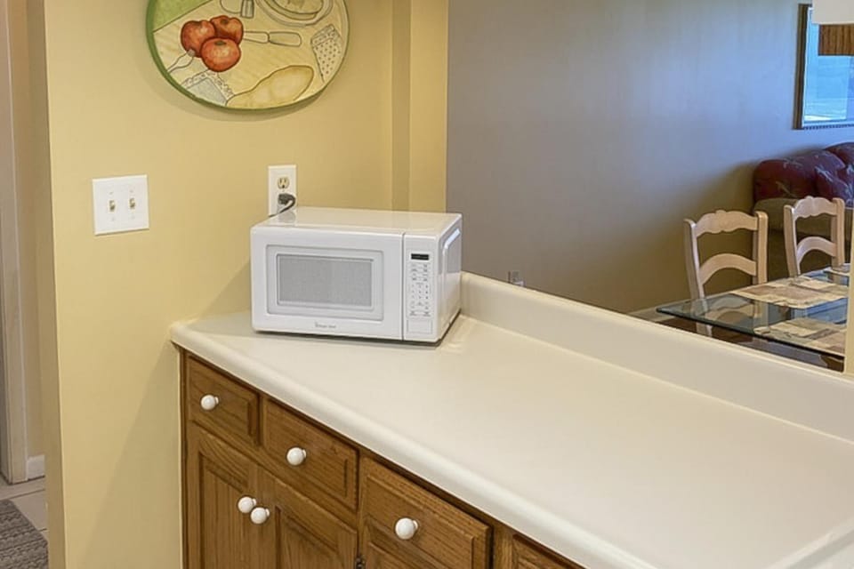 Coffee/tea facilities, Kitchen or kitchenette, oven