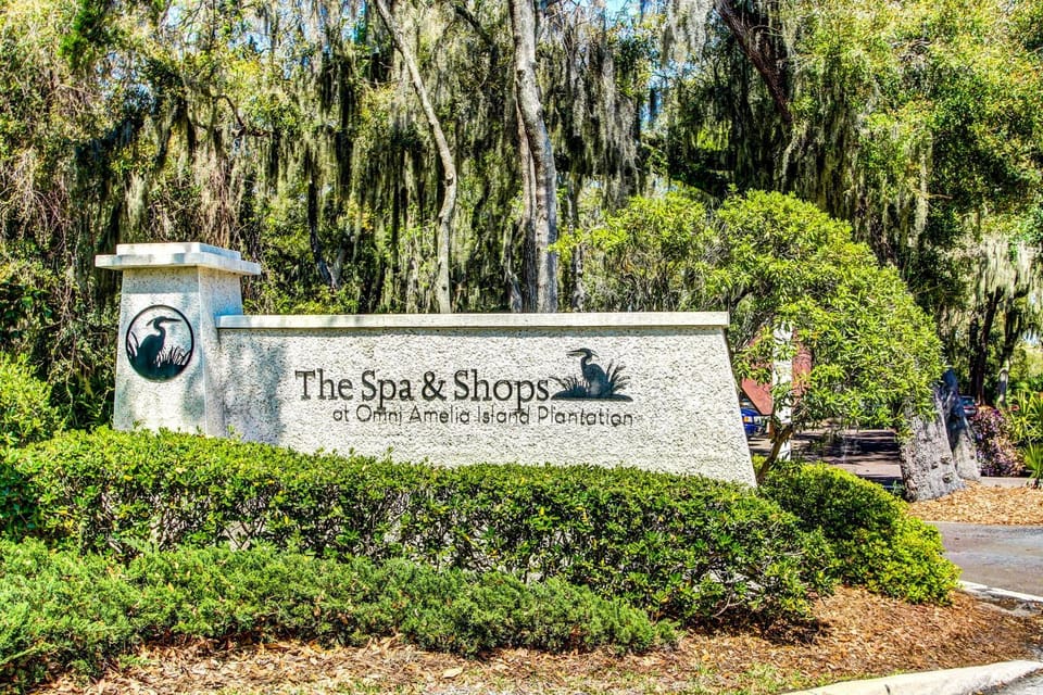 Facade/entrance, Spring, Day, Property logo or sign