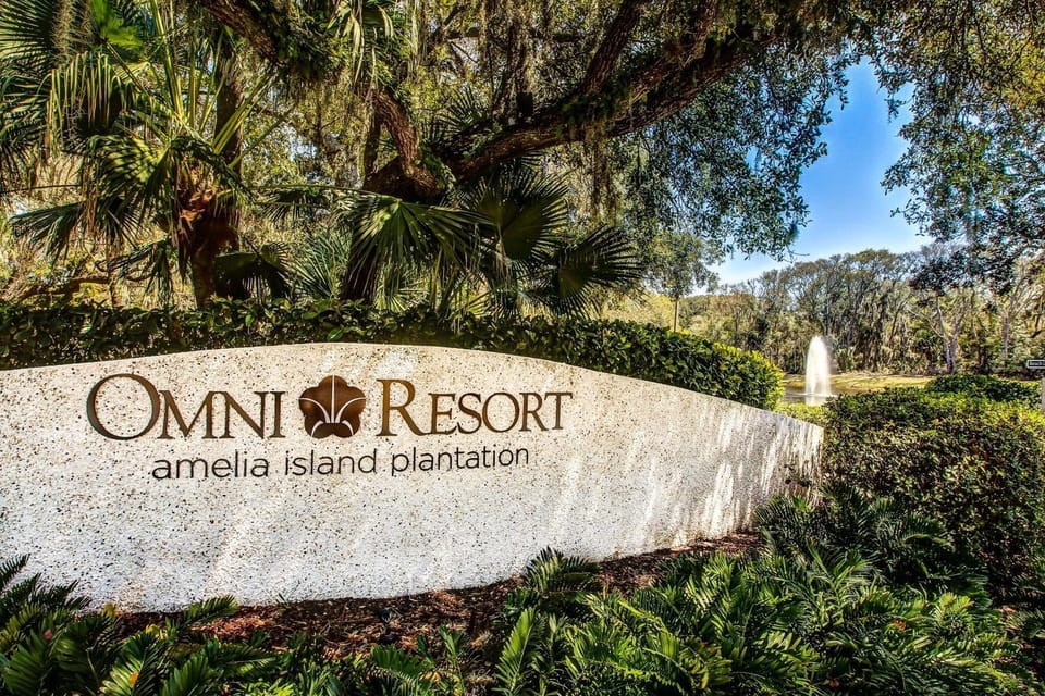 Facade/entrance, Spring, Day, Garden, Logo/Certificate/Sign