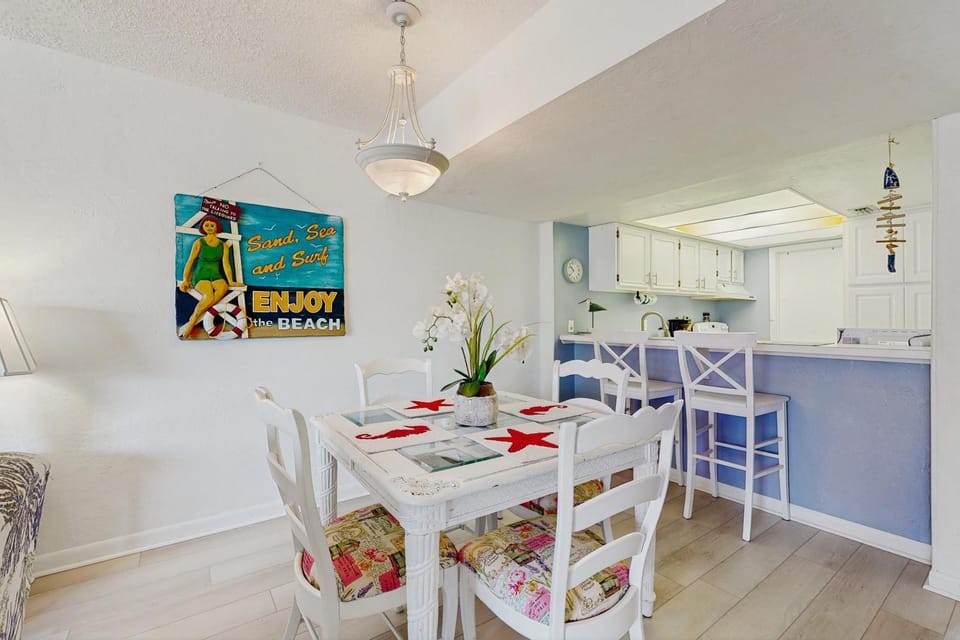 Seating area, Dining area