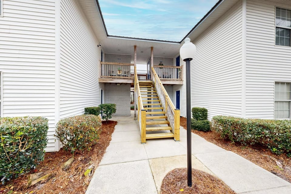 Property building, Facade/entrance, Day